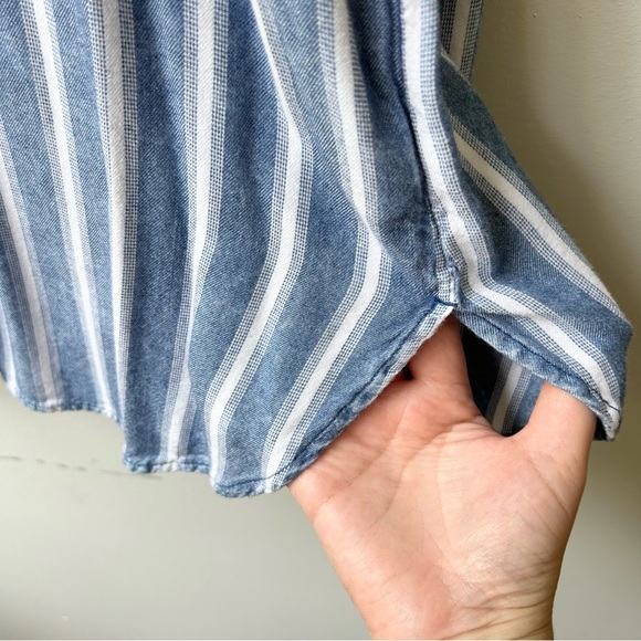 American Eagle women’s striped blue soft button down long sleeved shirt - Picture 4 of 9